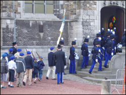 Rentré à l'Eglise au pas rituel